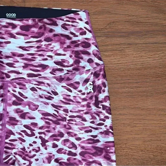 Good American Sz 1 - Core Power Leggings in Quartz Leopard Print - Picture 5 of 7